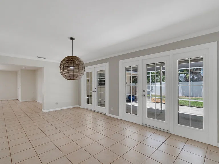 525 Iris Ln — Photo 29