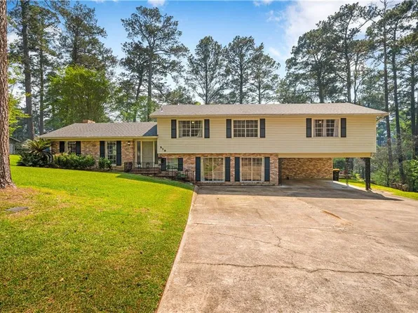 219 Iris Park Dr, Pineville, LA 71360