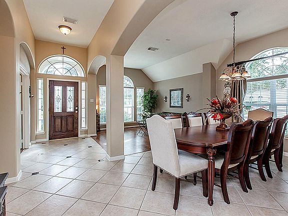FORMAL DINING & LIVING OR MAKE IT YOUR OWN ~
