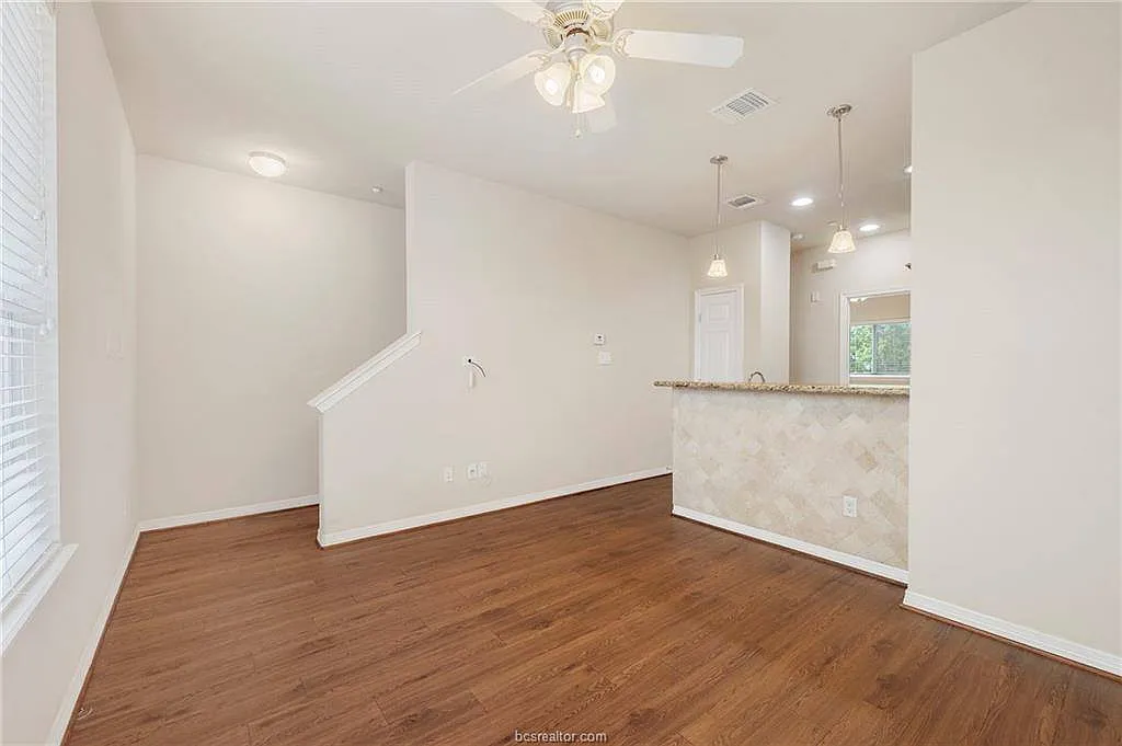 3 bed, 1224 sqft, $2,000 — Photo 4