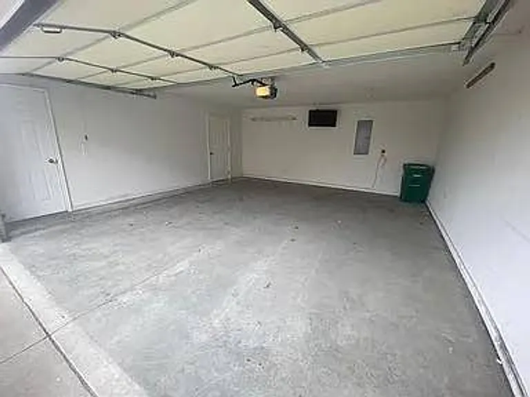 1235 SE Village View Ln — Photo 4