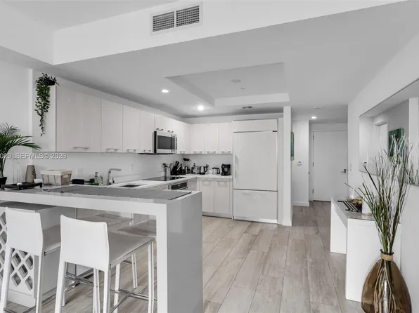 55 SW 9th St APT 1705, Miami, FL 33130