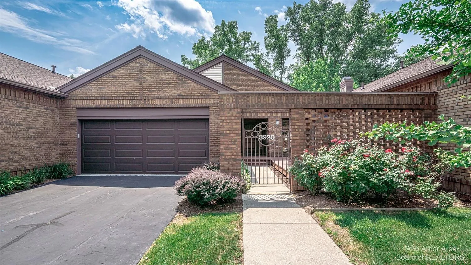 3920 Ridgmaar Sq photo 1