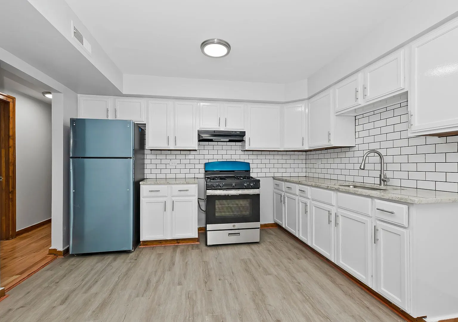6301-6305 S Kilpatrick Mobility Zone — Photo 2