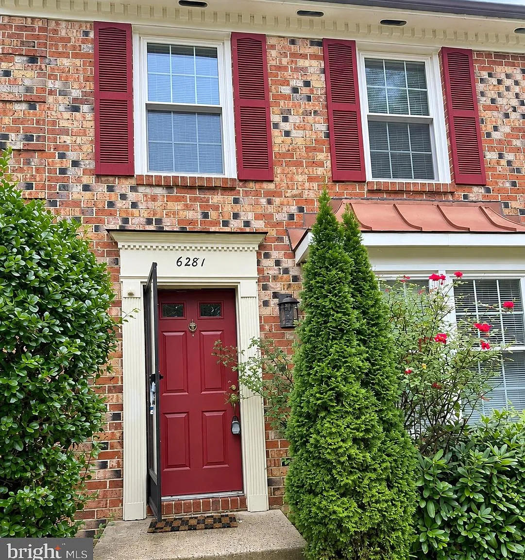 4 bed, 2.5 bath, 1448 sqft, $3,200 — Photo 1