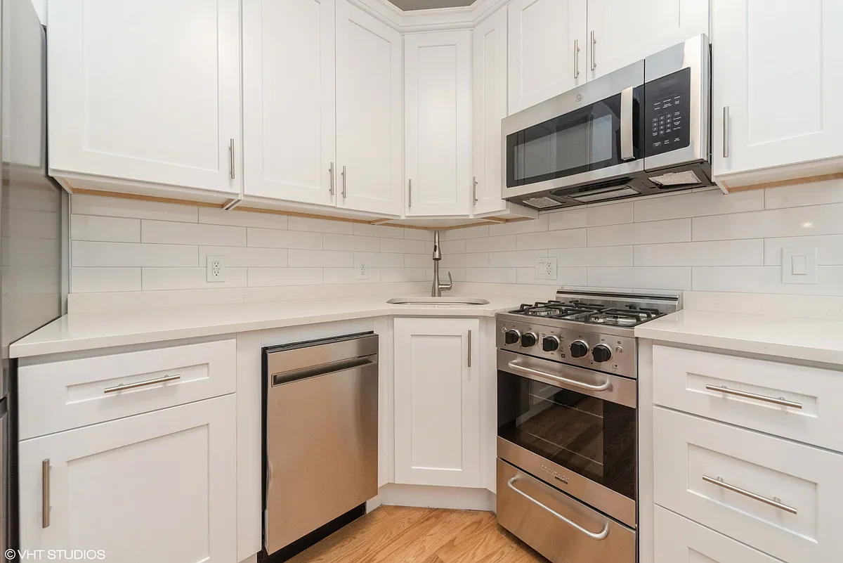 Building Photo - 48 Clearway St #5