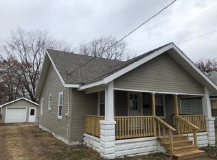 1205 N 10th St, Mattoon, IL 61938