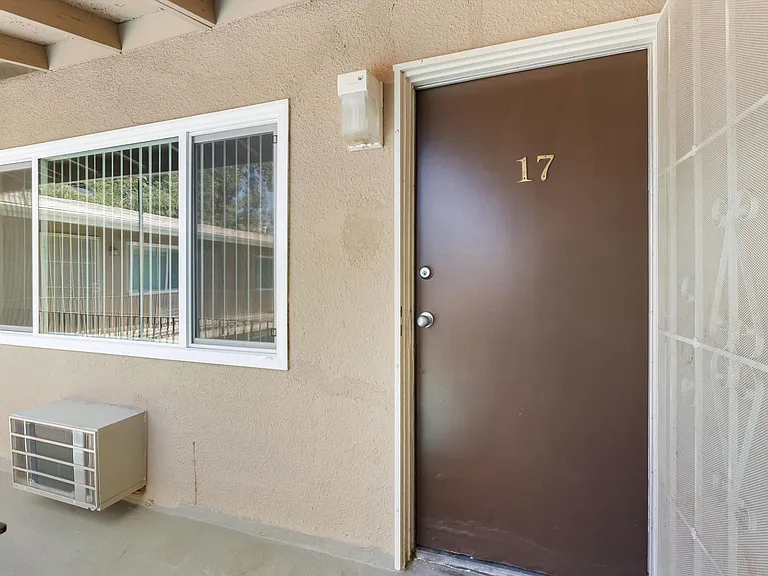 Linden Court Apartments — Photo 97