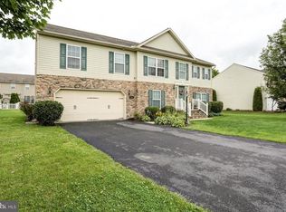111 Hollow Ln, Dillsburg, PA 17019