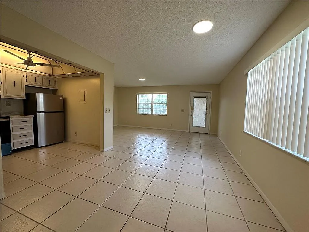 1 bed, 1.5 bath, 760 sqft, $1,700 — Photo 2