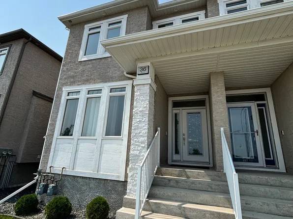 36 Castlebrook Dr, Winnipeg, MB R3Y 1Z7