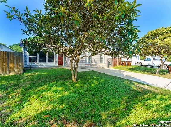 2nd image of 2929 Moss Plain Dr