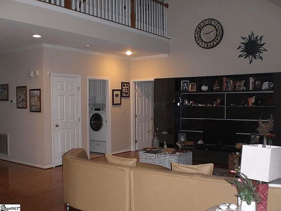 2nd image of 17 Suffolk Downs Way
