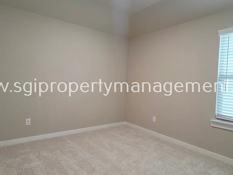 913 London Town Ln — Photo 17