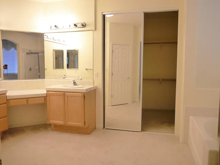 2442 Colby Ct — Photo 14