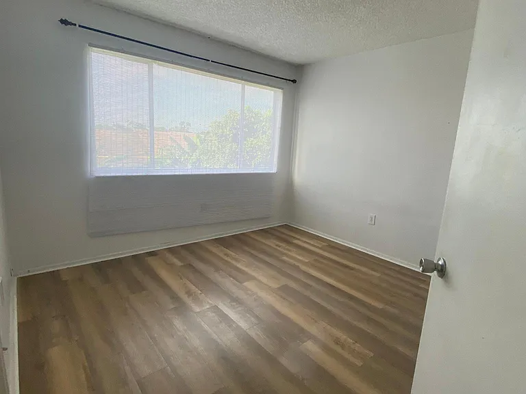 842 Monopoly Ct — Photo 17