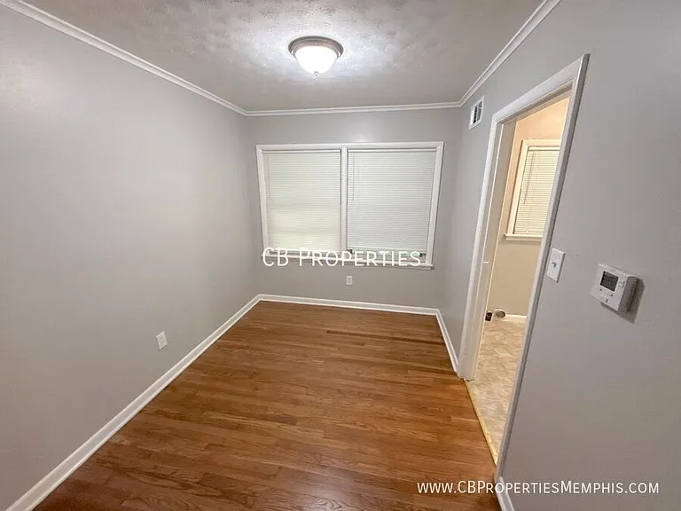 1711 Myrna Ln — Photo 7