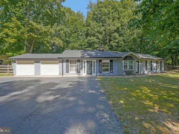 14086 Beverly Dr, Hughesville, MD 20637