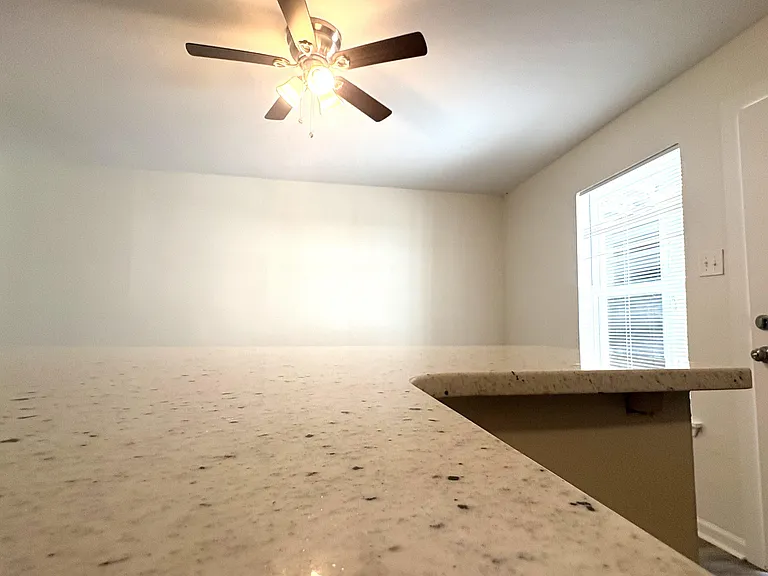 100 S 14th Ave #5 — Photo 3