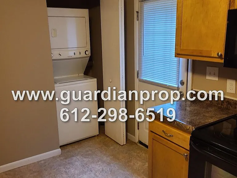 1716 Hewitt Ave — Photo 5