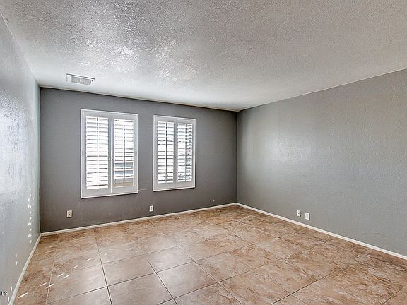 4th image of 2718 S Rogers