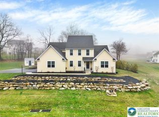 2645 Longridge Dr, Hellertown, PA 18055