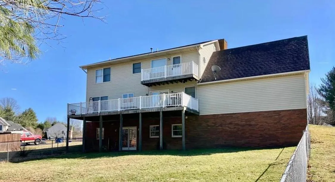 Building Photo - 203 Cherokee Dr