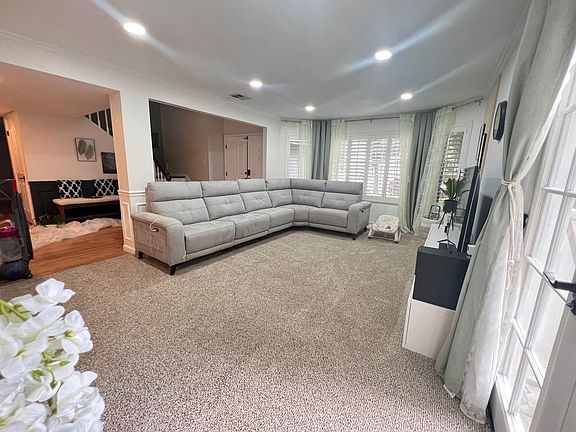 2nd image of 880 Lassen Ct