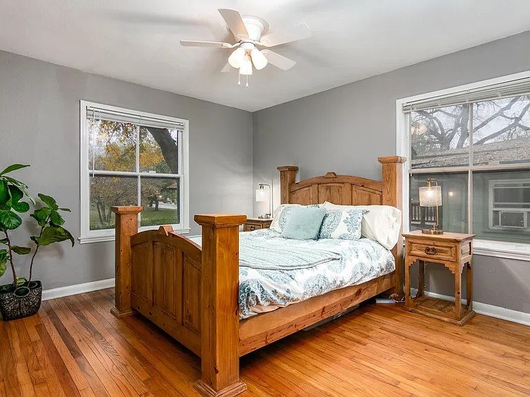 446 Irvington Dr — Photo 15