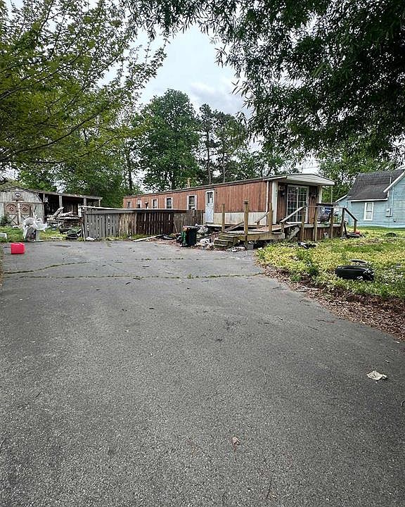 2nd image of 460 Walnut St
