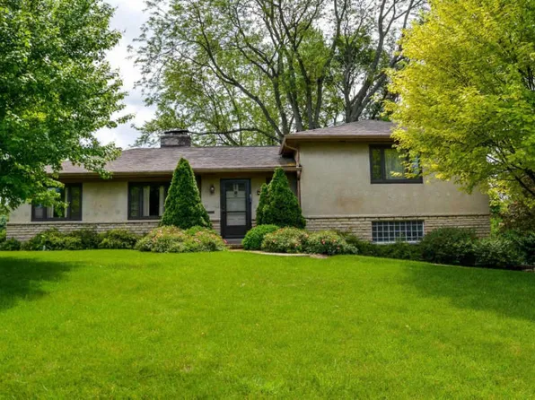 2495 Canterbury Rd, Columbus, OH 43221
