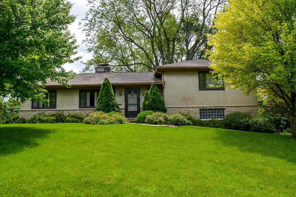 2495 Canterbury Rd photo 1
