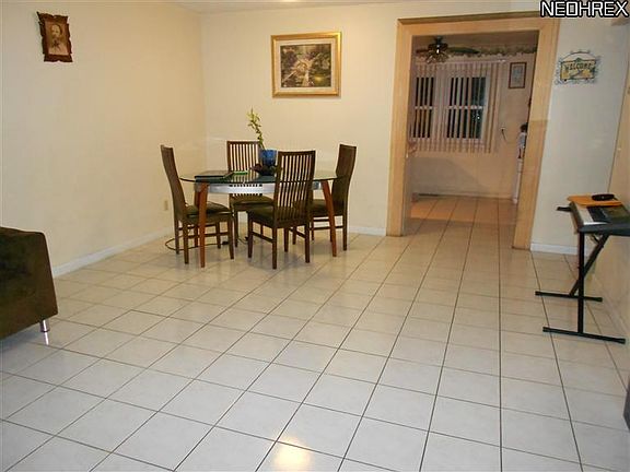 5th image of 28573 Aspen Dr