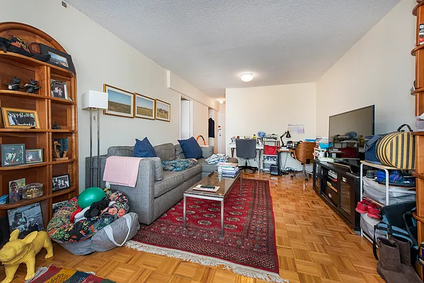 Rented by R New York | media 7