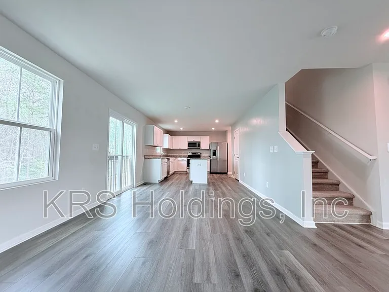 379 Hunting Wood Dr — Photo 6