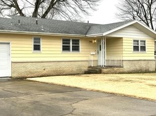 1942 E Glenco St, Springfield, MO 65803