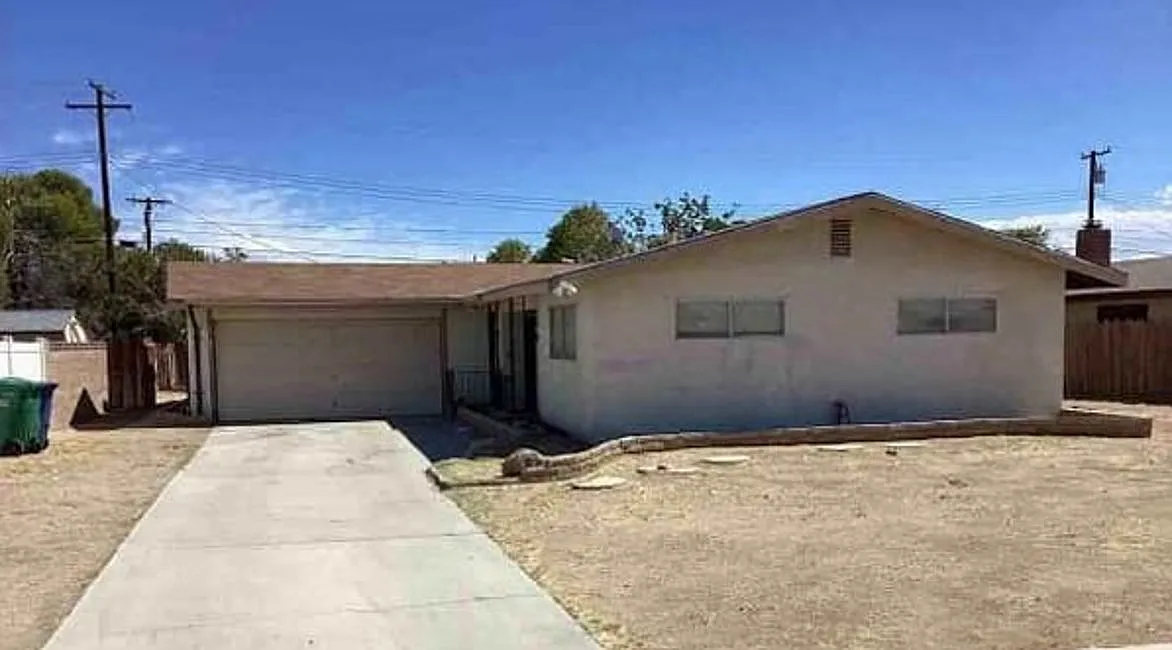 408 Karin St photo 1