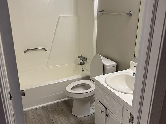 4th image of 45 Vera Dr APT 9