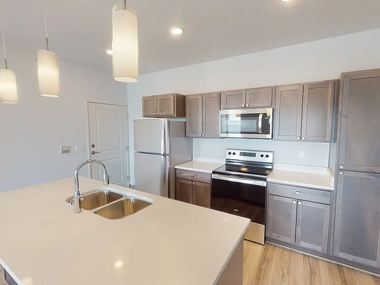 1030 Ida Pl — Photo 2