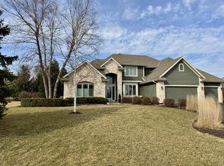 N70W14562 Terrace Dr, Menomonee Falls, WI 53051