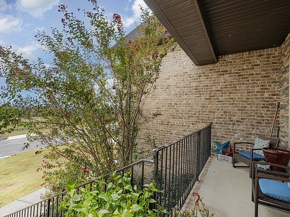 4th image of 117 Chalford Pl