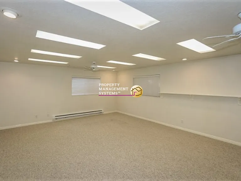 1376 E Rainsborough Rd — Photo 16