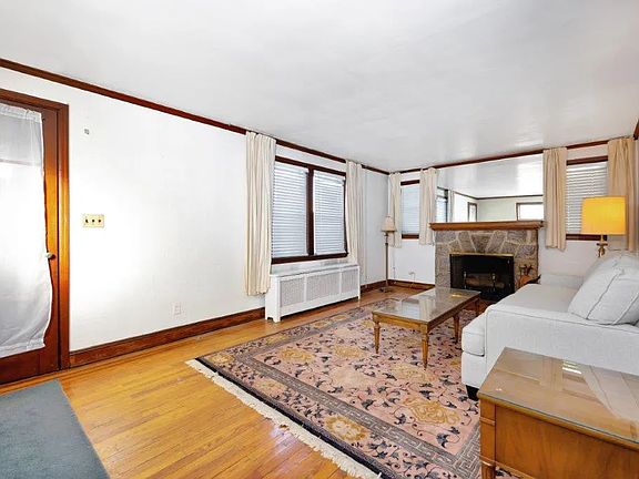 5th image of 11523 220th St
