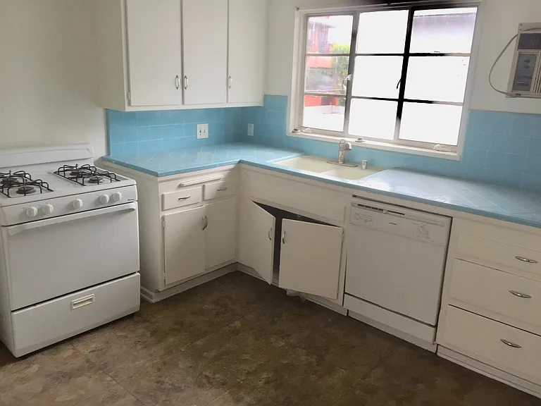 15003 Dickens St — Photo 7