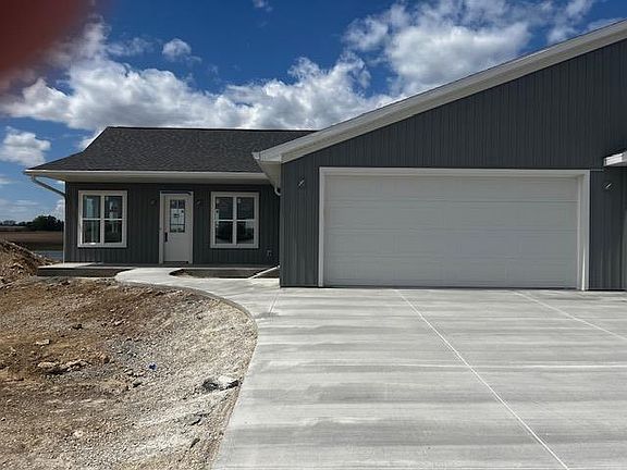 3rd image of 814 Lakeview Lane