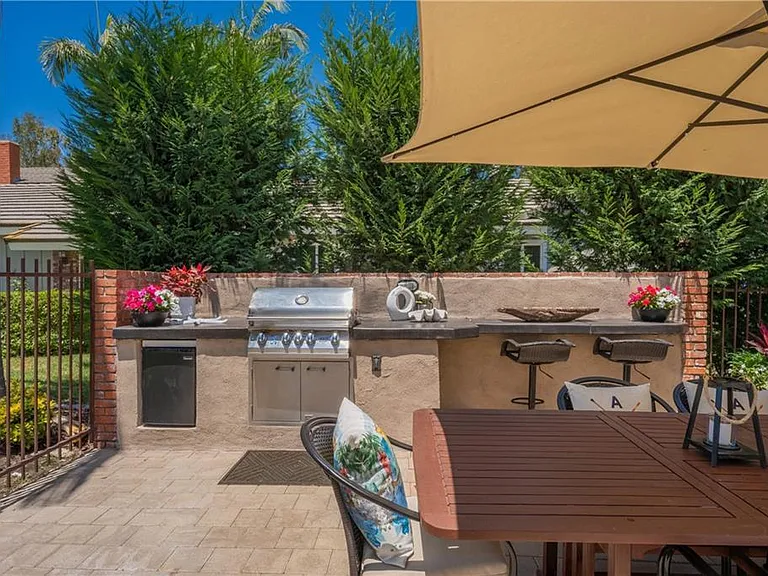 24472 Overlake Dr — Photo 37