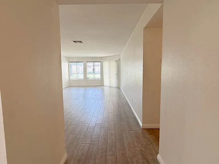 14500 Las Palmas Dr #32 — Photo 14