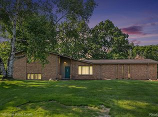 2337 Blockton Rd, Rochester Hills, MI 48306