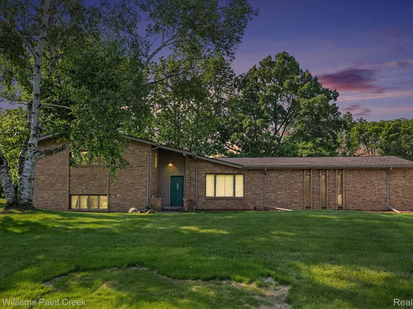 2337 Blockton Rd, Rochester Hills, MI 48306