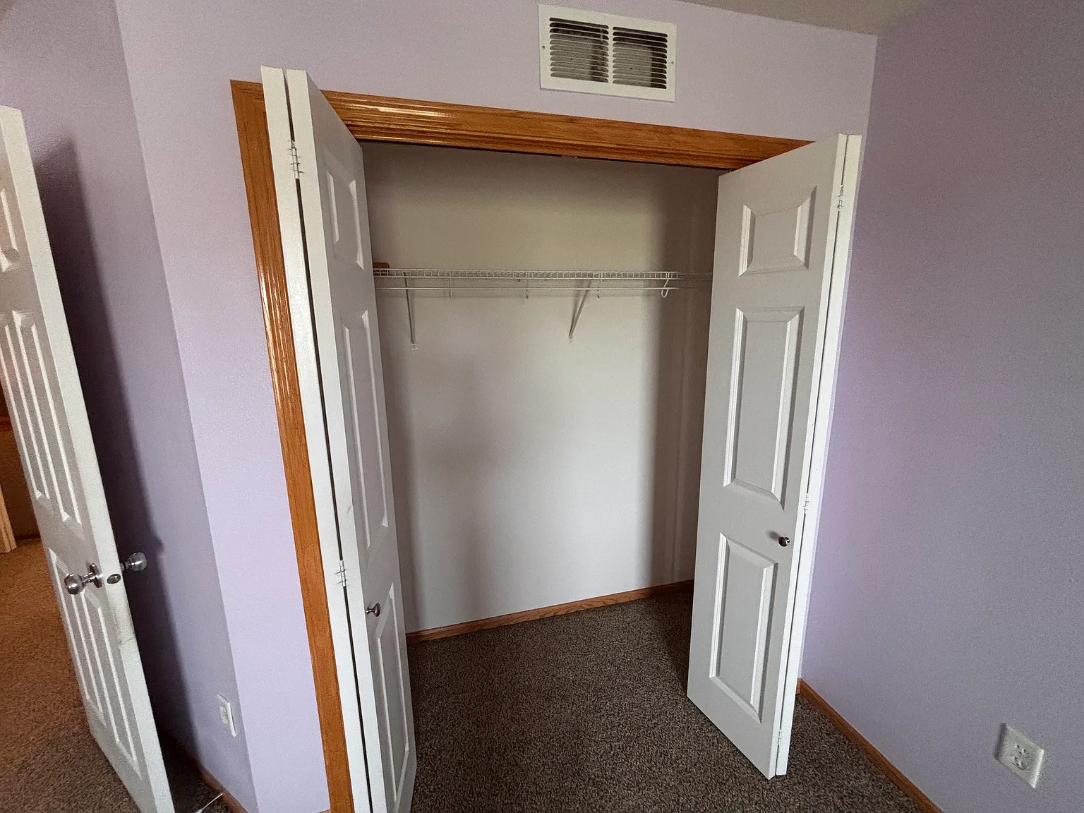 1019 NE Greenview Dr — Photo 2